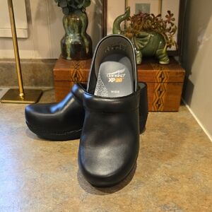 GUC Dansko Black Leather XP 2.0 Size 37 Wide